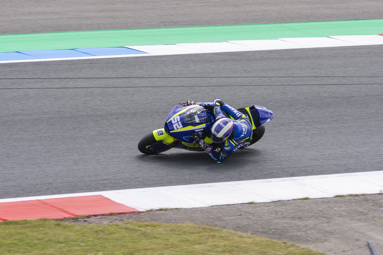 记者：在安古伊萨伤势确定后，那不勒斯立即瞄准了弗拉泰西