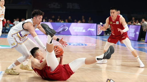 意媒：莱奥缺席米兰合练无缘出战萨索洛，弗法纳有望本轮复出